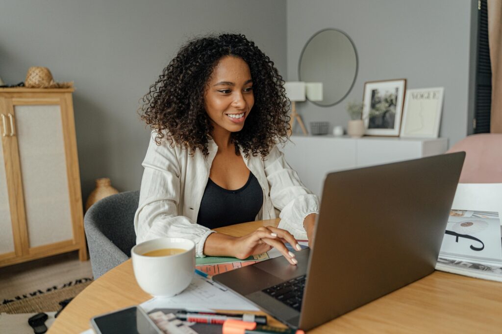 woman in front of a computer possibly creating a strong digital presence for her business